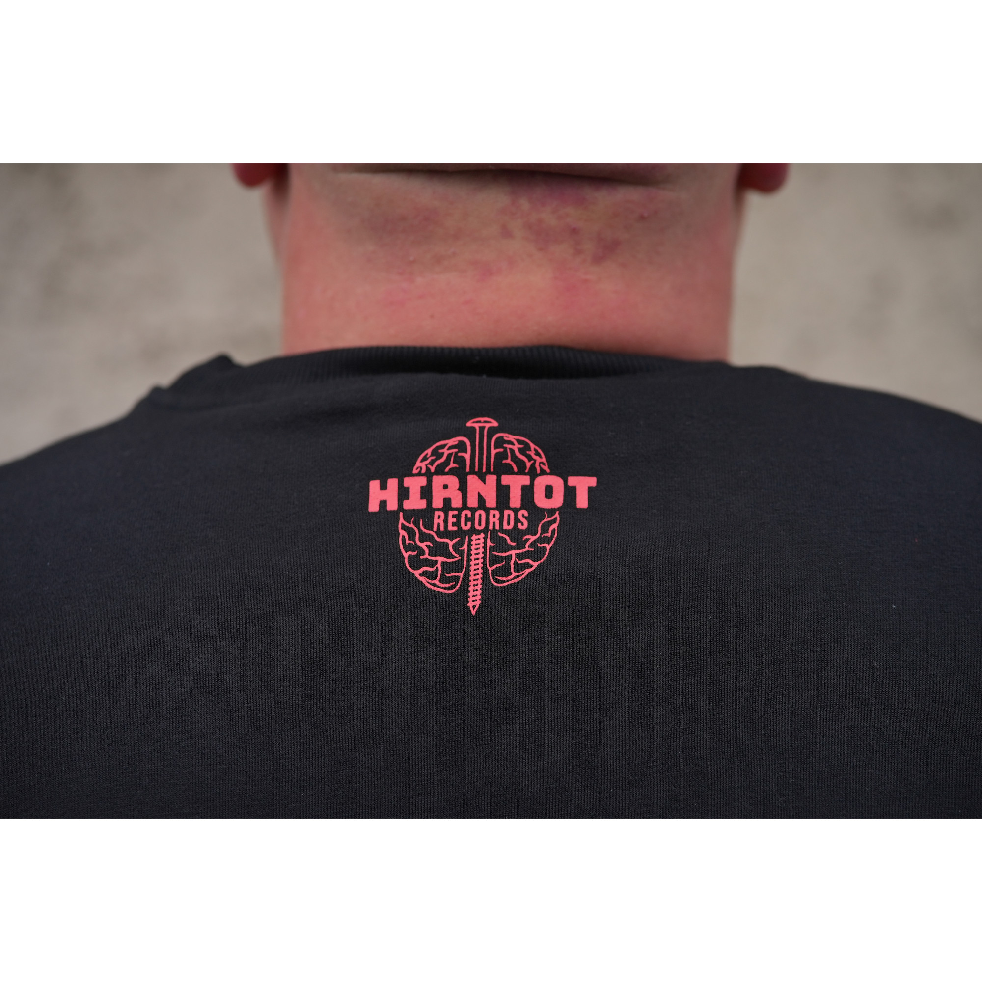 hirntot_records_frottee_sweater-shoot_back